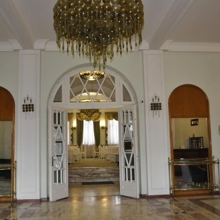 Hotel Triumf Boekarest Buitenkant foto