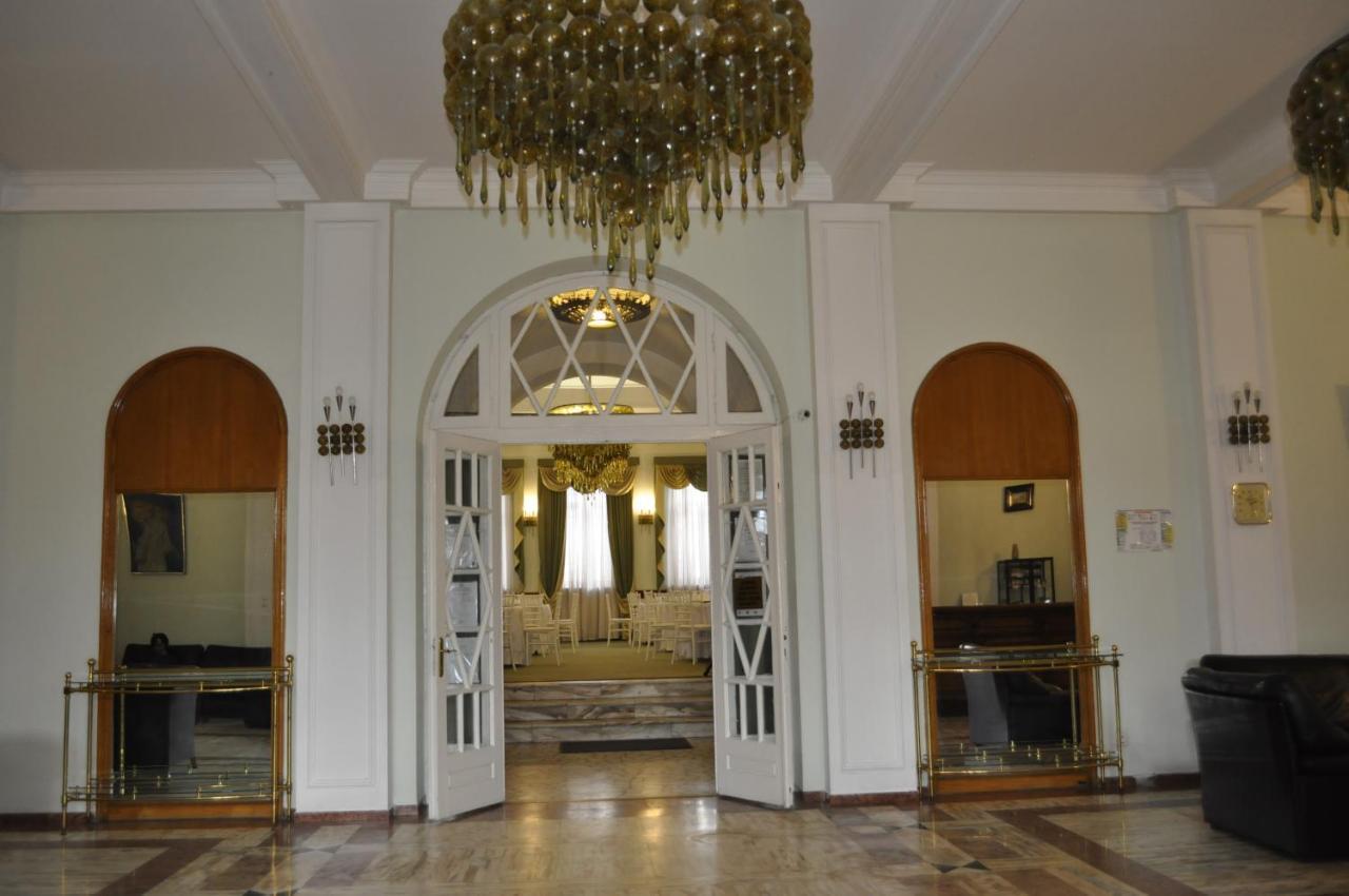 Hotel Triumf Boekarest Buitenkant foto