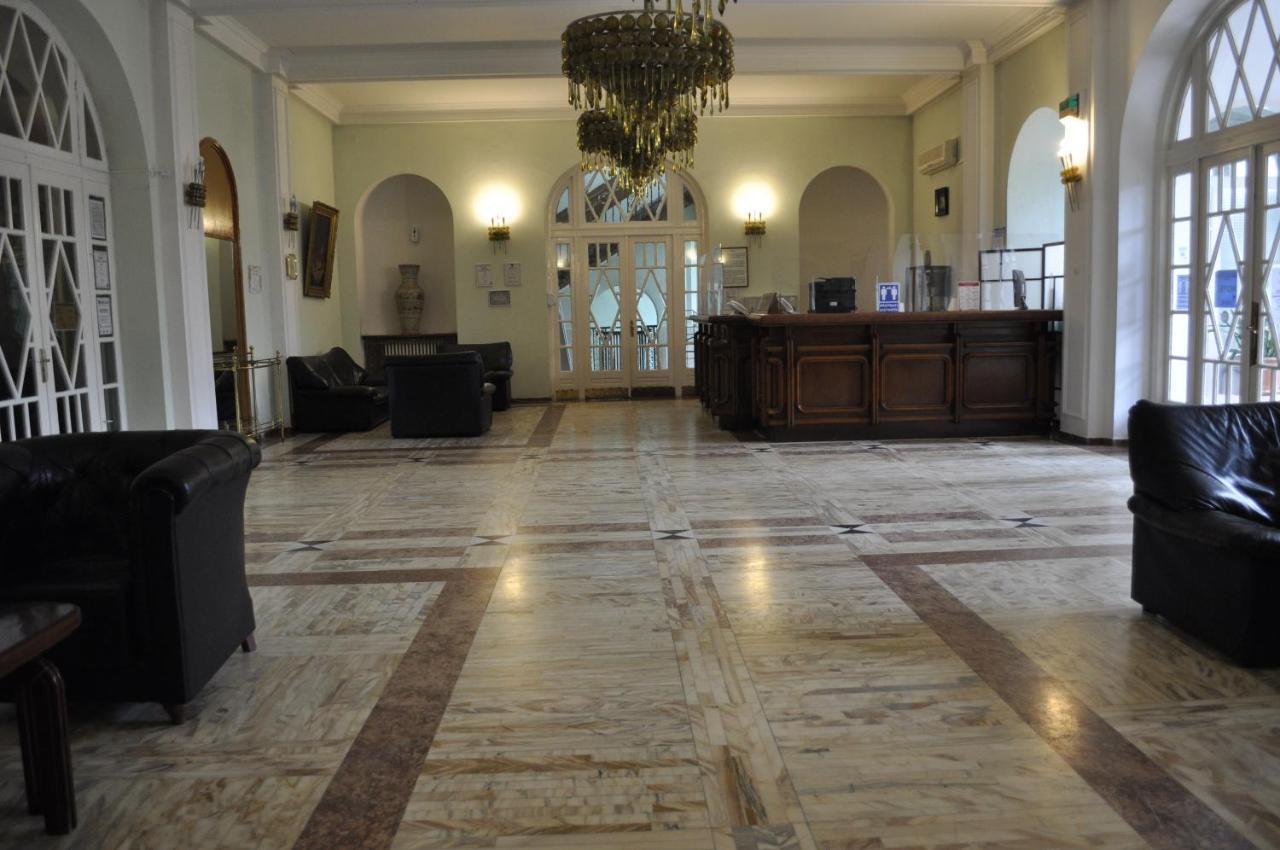 Hotel Triumf Boekarest Buitenkant foto